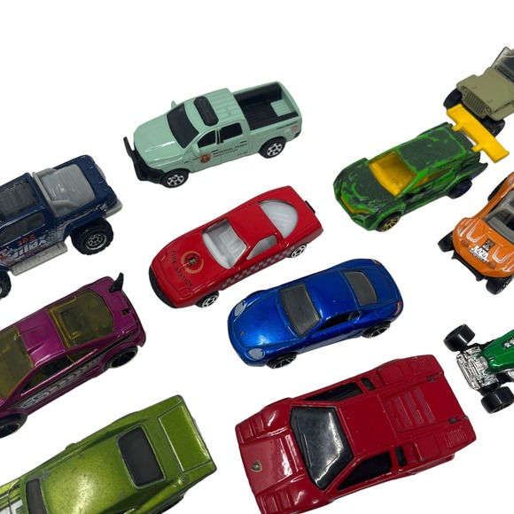 Die Cast Lot of 18 Miscellaneous Cars Trucks Hot Wheels Dodge Muscle Car - Picture 6 of 9